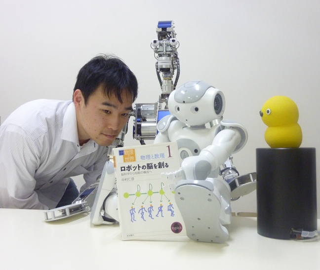 Shun Nishide with Robots